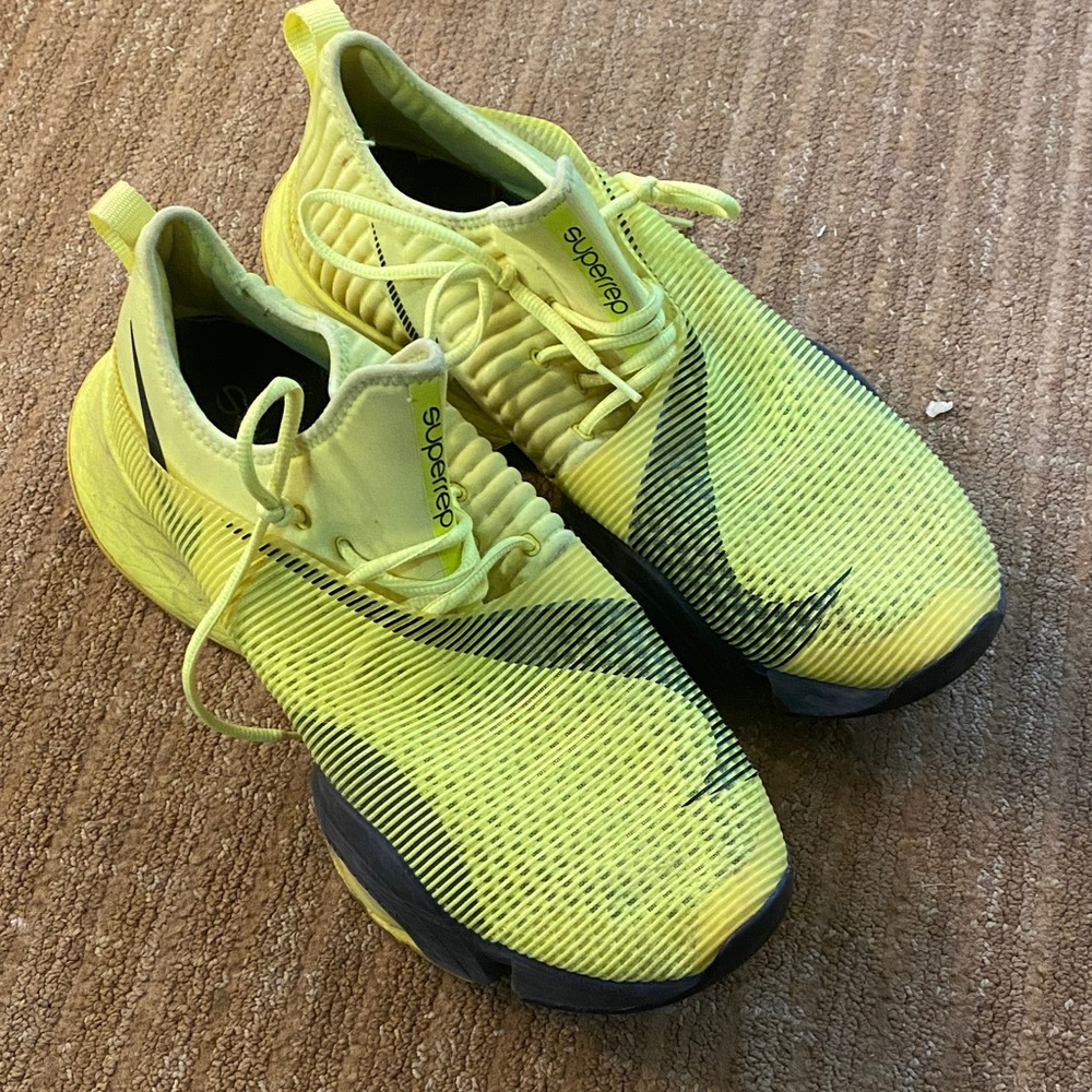 Nike Men's Yellow Athletic Shoes